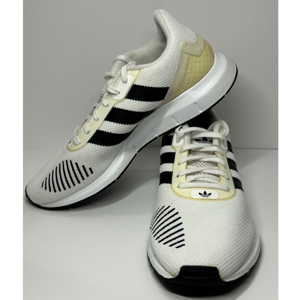 Adidas Swift Run Shoes White Black Stripes Men's Size 7.5 Athletic Shoes